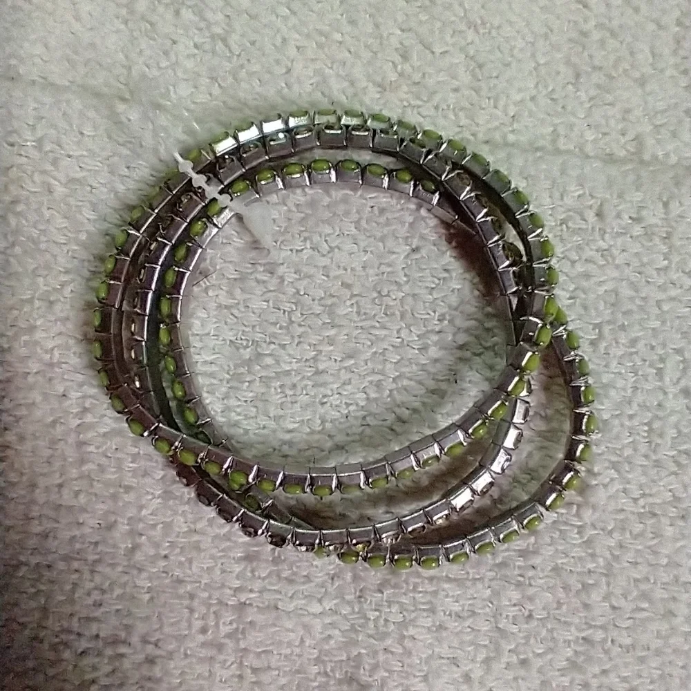 Set of 3 green stretch bracelets silvertone